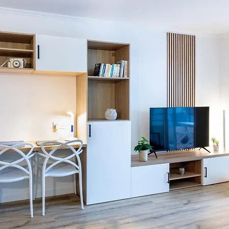 A Pied - Parking - T2 Spacieux Et Balcon Apartment *